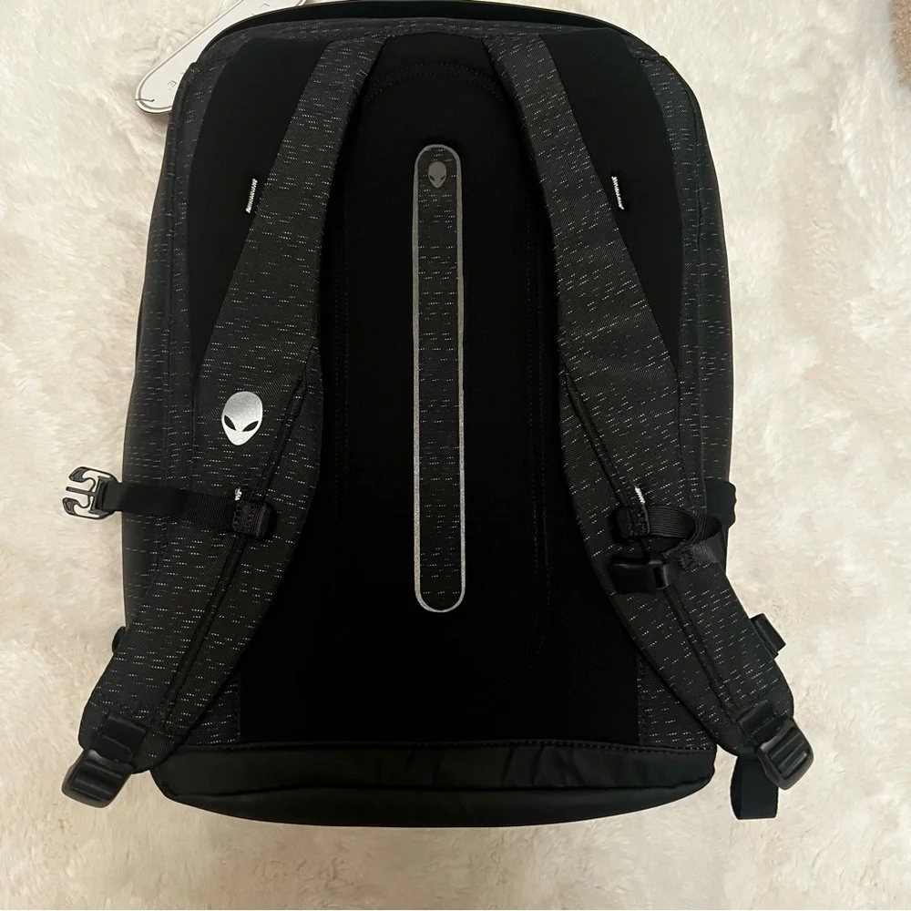 Alienware Backpack - Picture 9 of 10